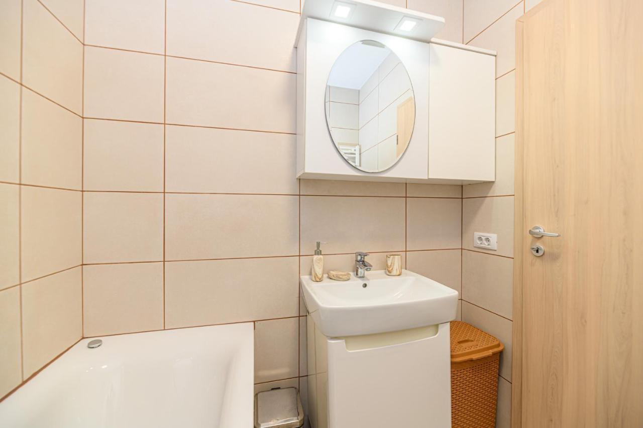 Jad - Luxury Apartments Afi Mall Braşov Extérieur photo